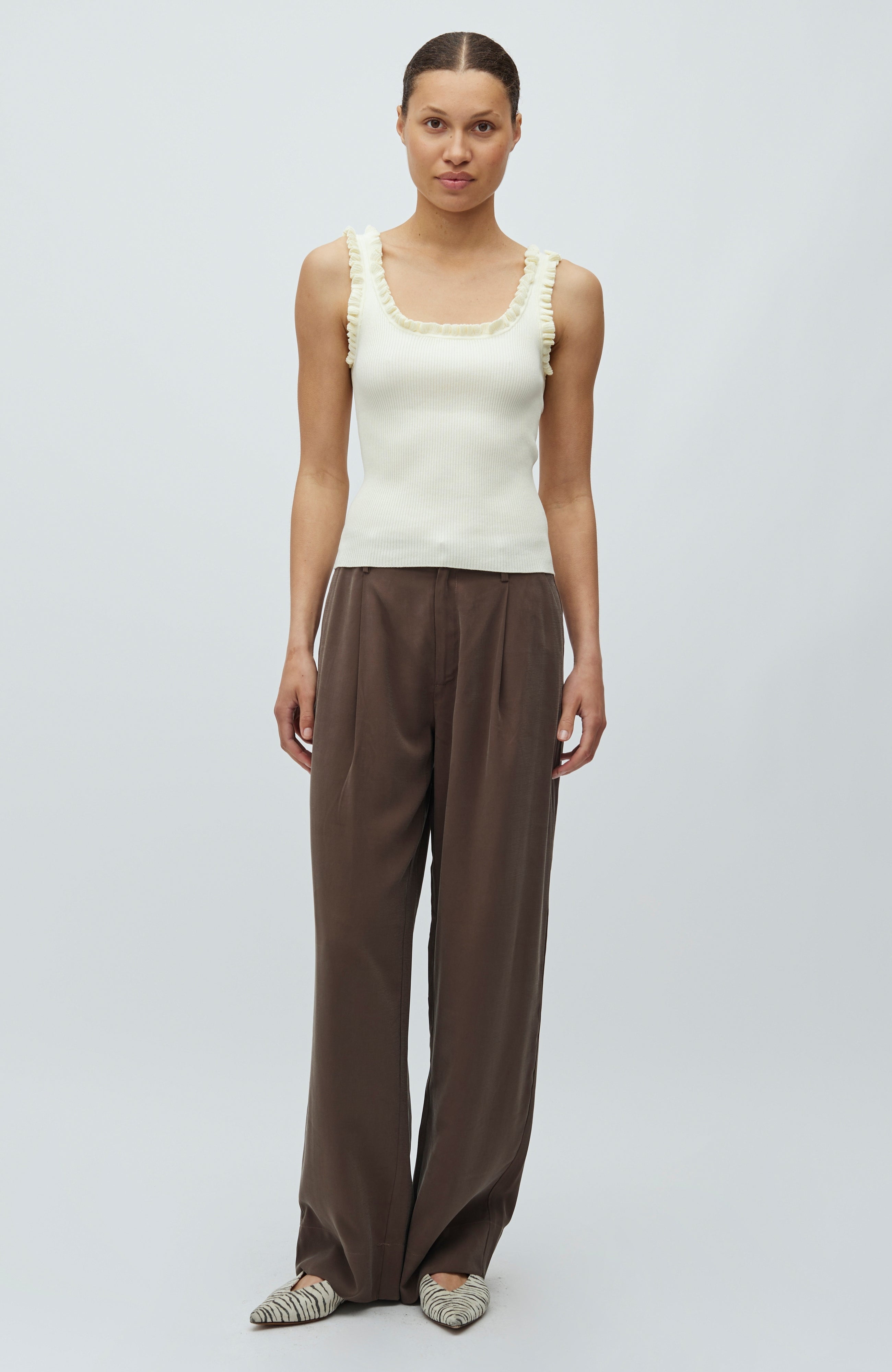 Elinne-M_Ivory Yellow_Model_2