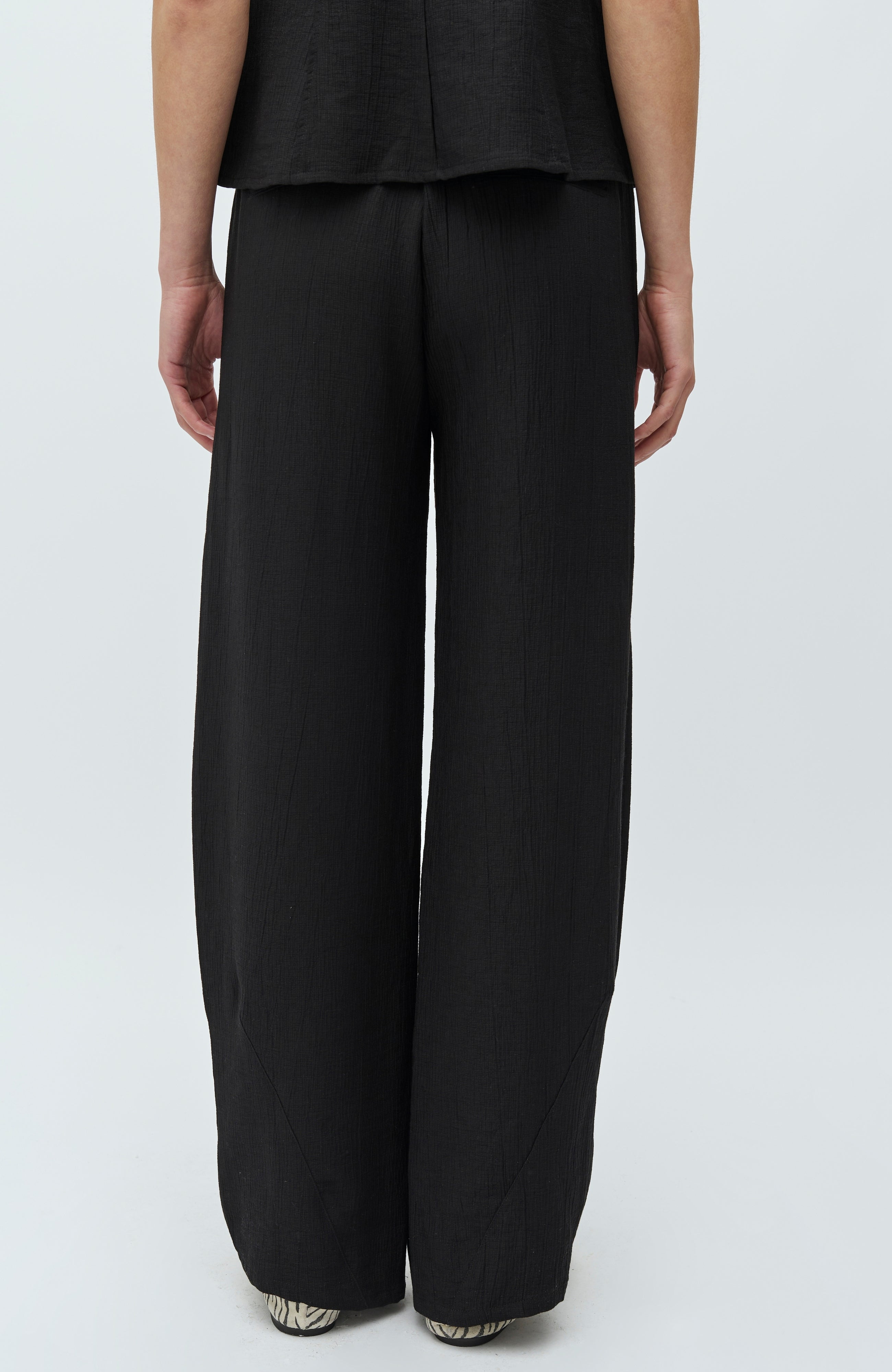 Emryn-M_Black_Model_3