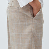 Brecan-M_Beige Check_Model_2