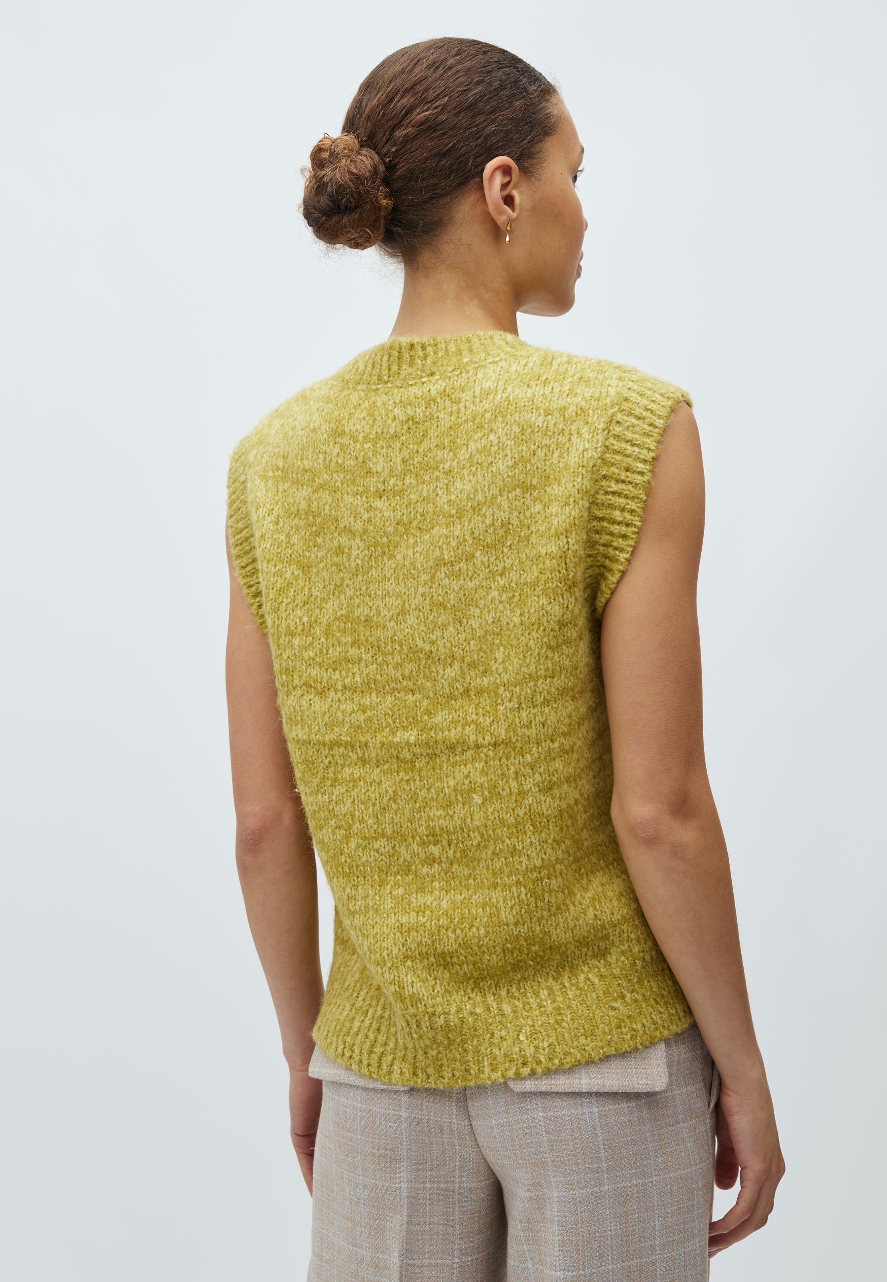 Allia-M_Light Pear Melange_Model_2