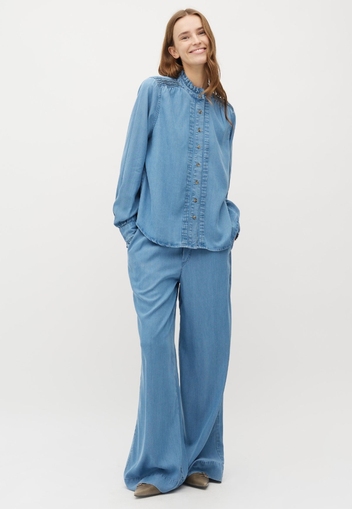 Asaka-M_Blue Soft Wash_Model_0