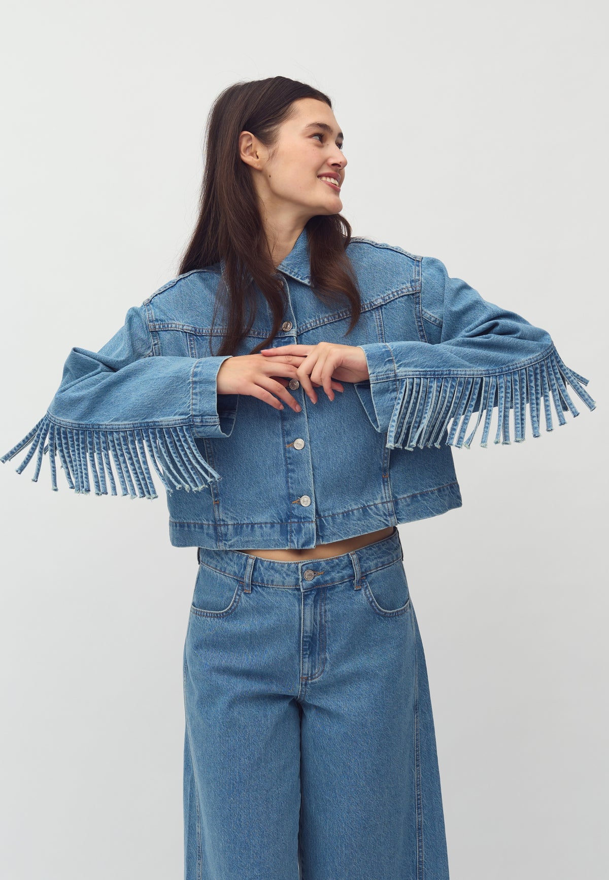 Catherina-M_Light Blue Wash_Model_0