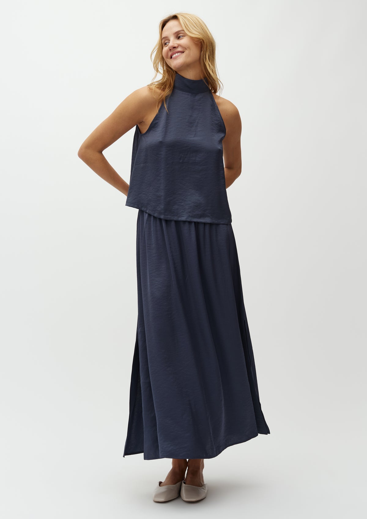 Nia-M_Bering Blue_Model_0