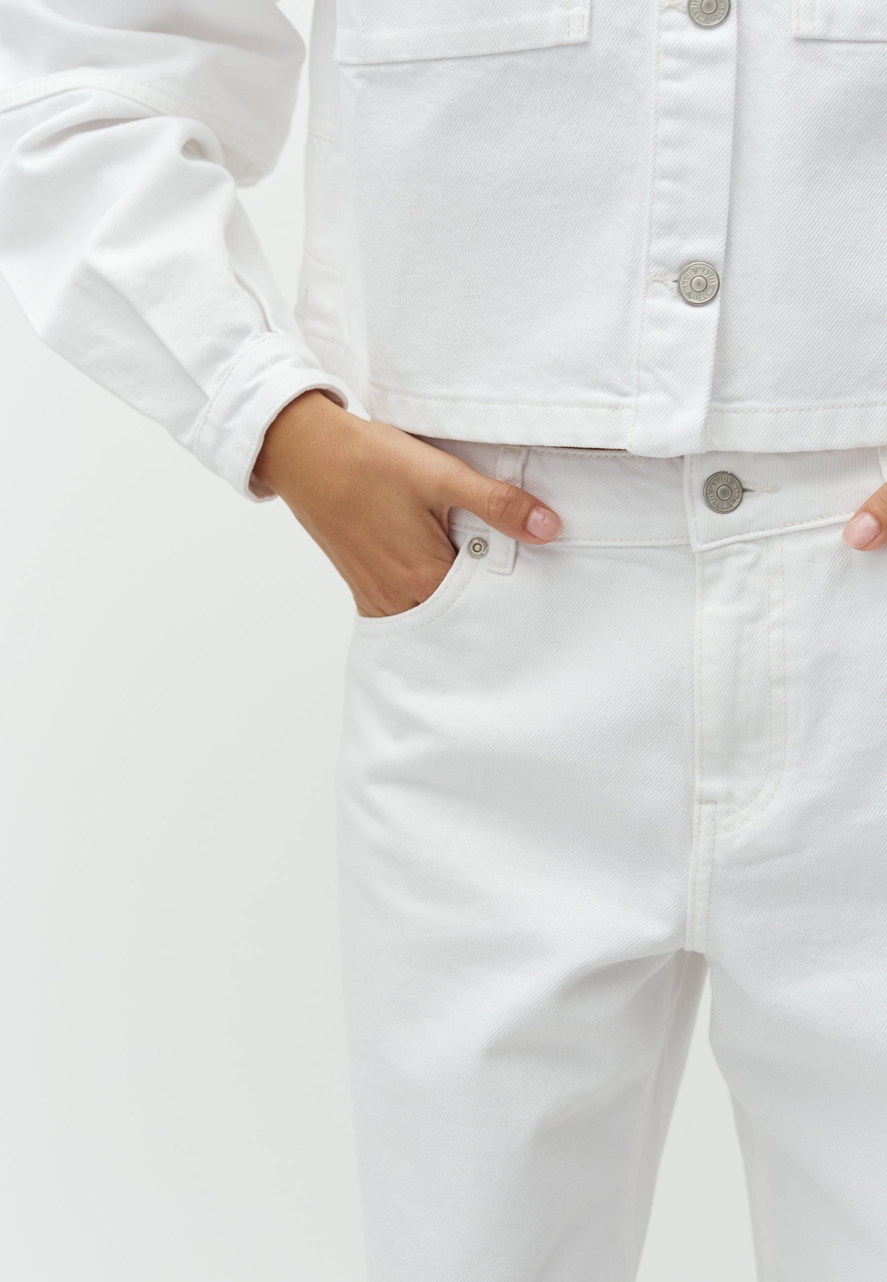 Cadian-M_White_Model_2