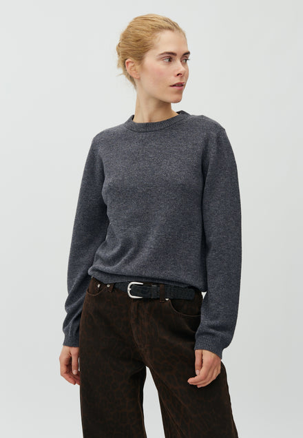 Christin-M_Dark Grey Melange_Model_0