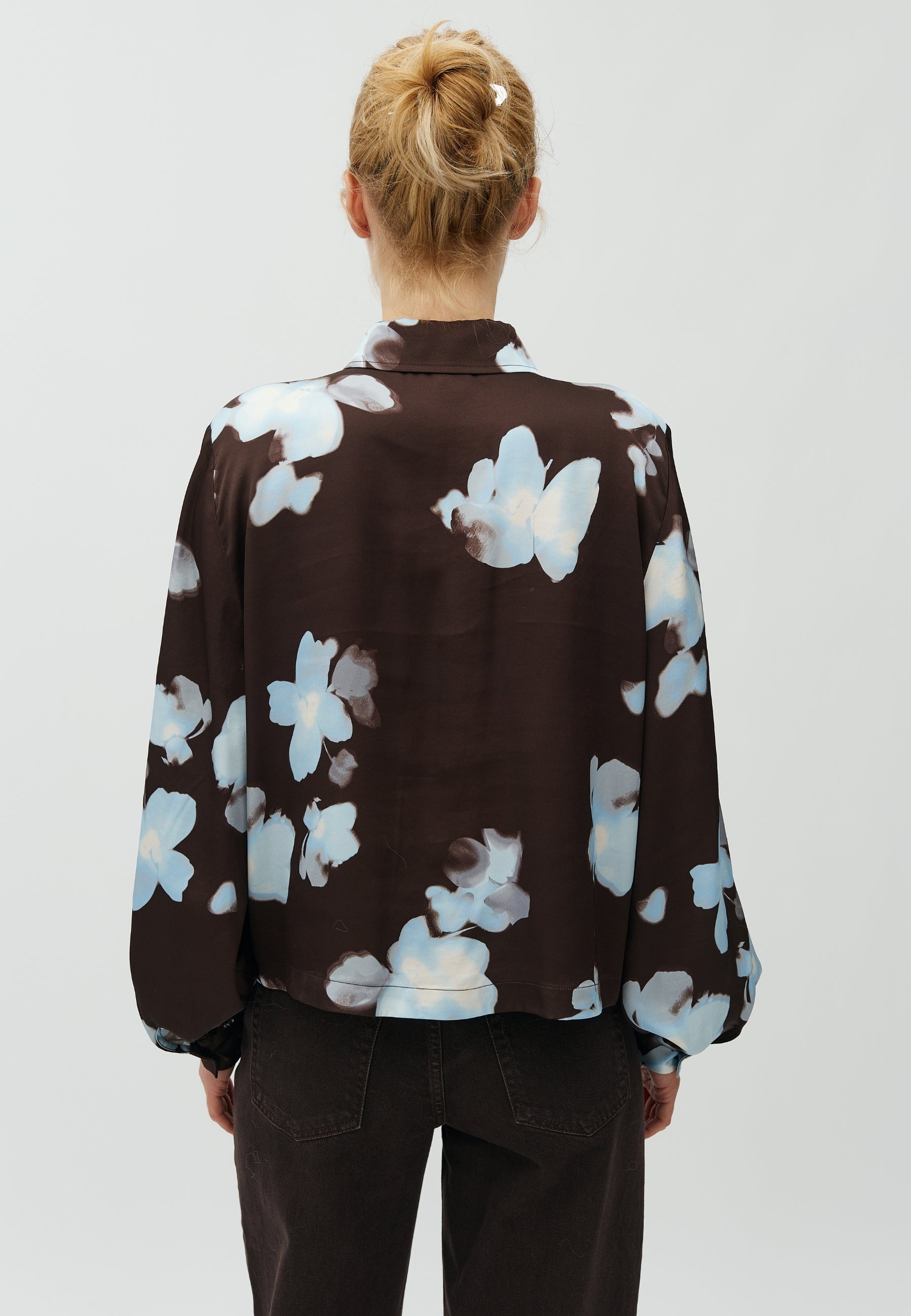 Carreria-M_Big Flower Paint_Model_1