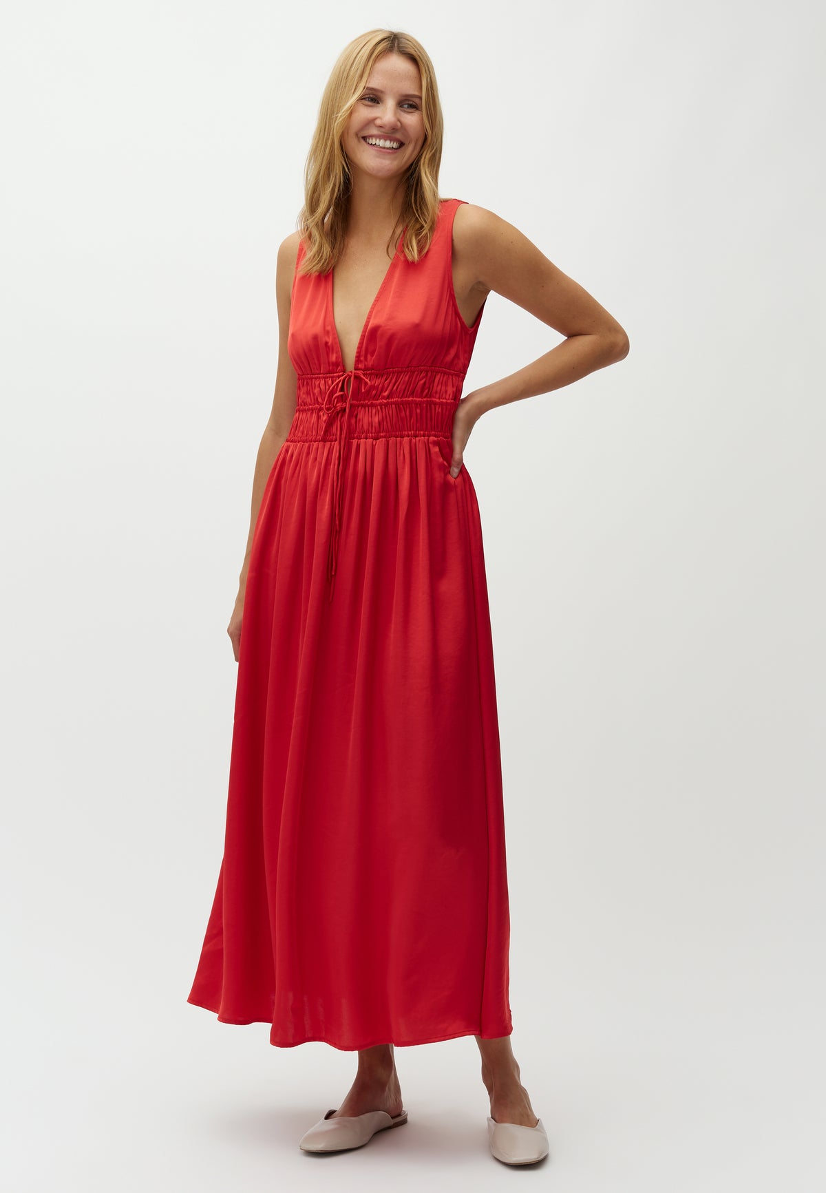 Marja-M_Rococco Red_Model_0