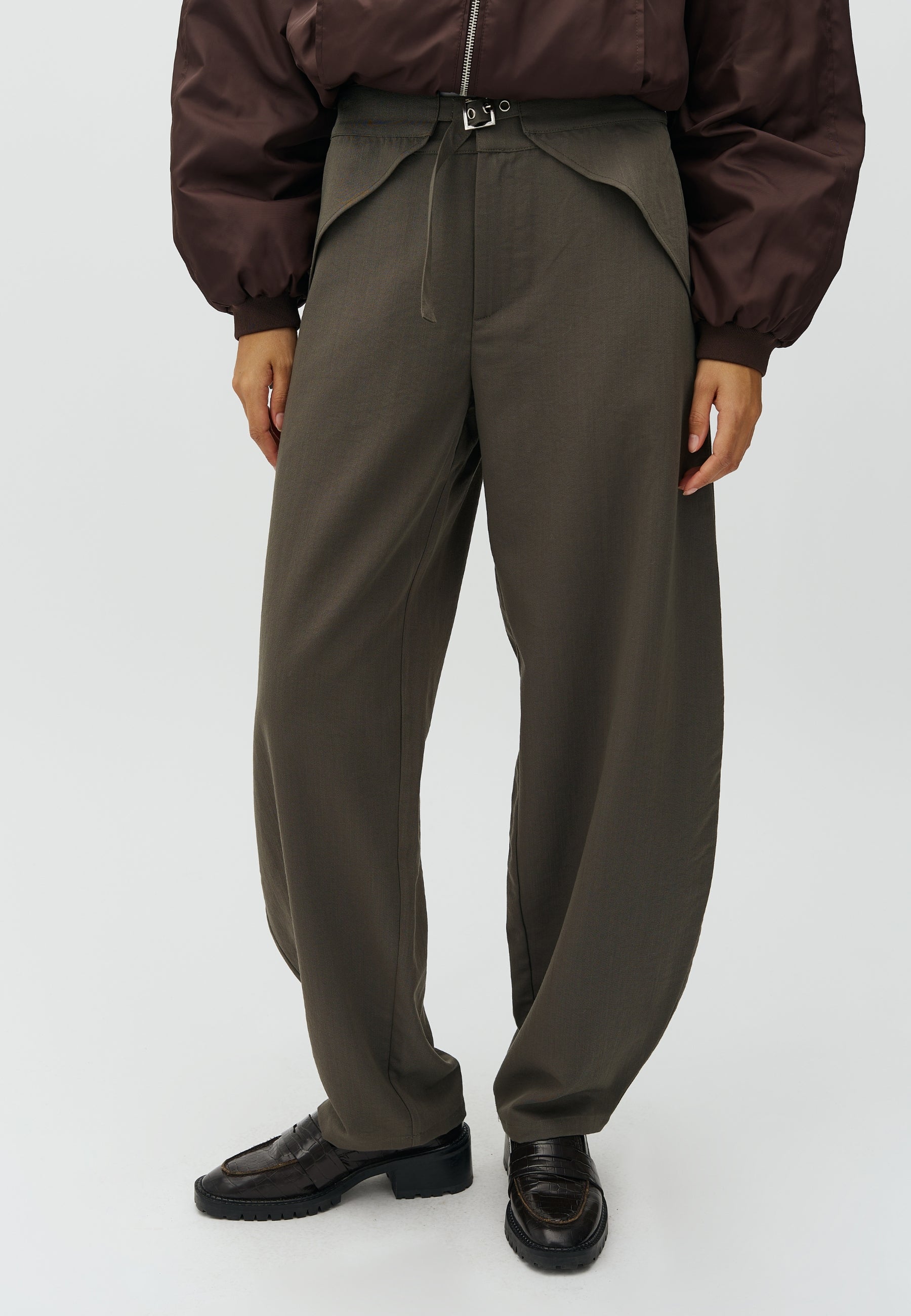 Pija tie-M_Grey Green_Model_2