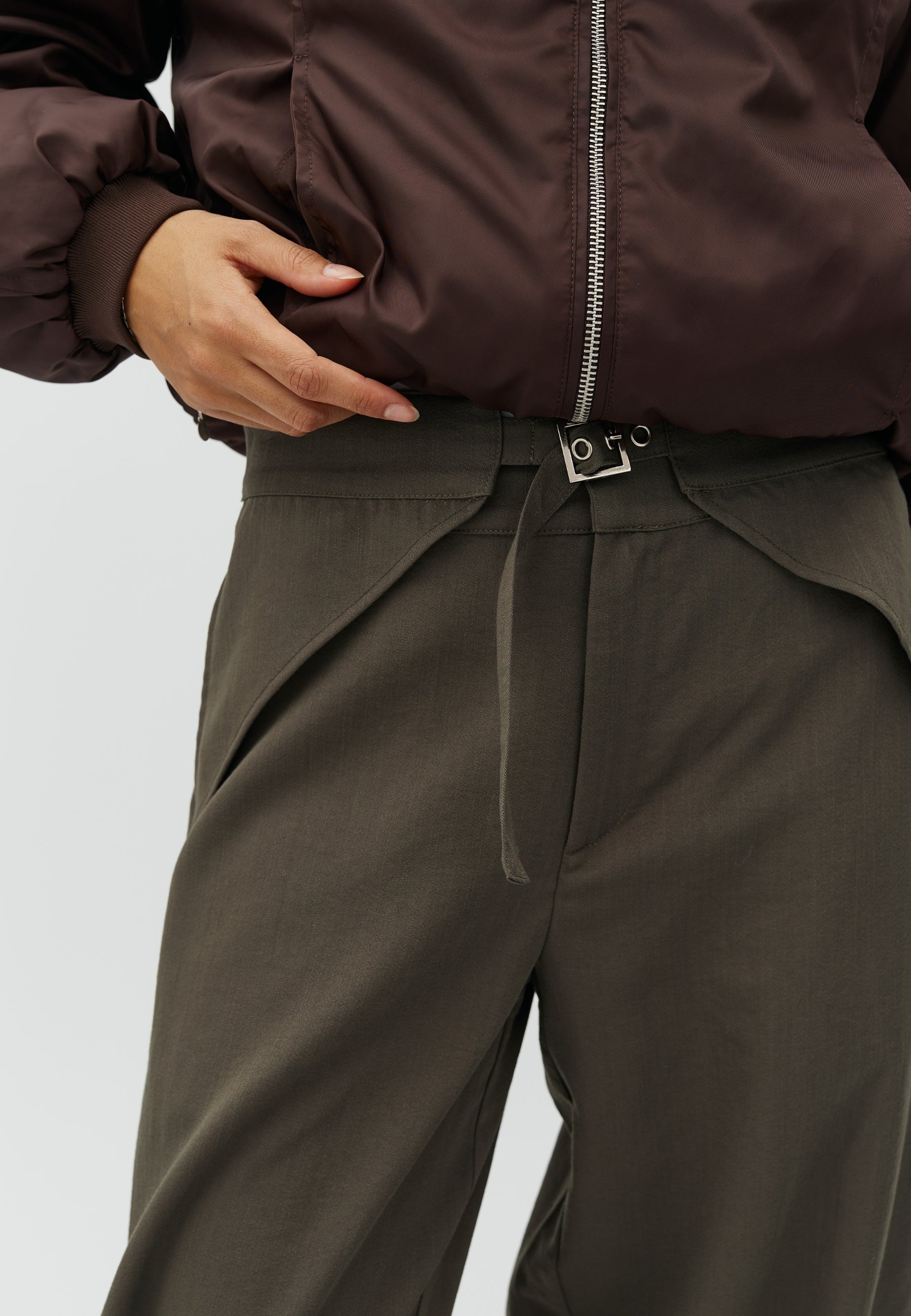 Pija tie-M_Grey Green_Model_1