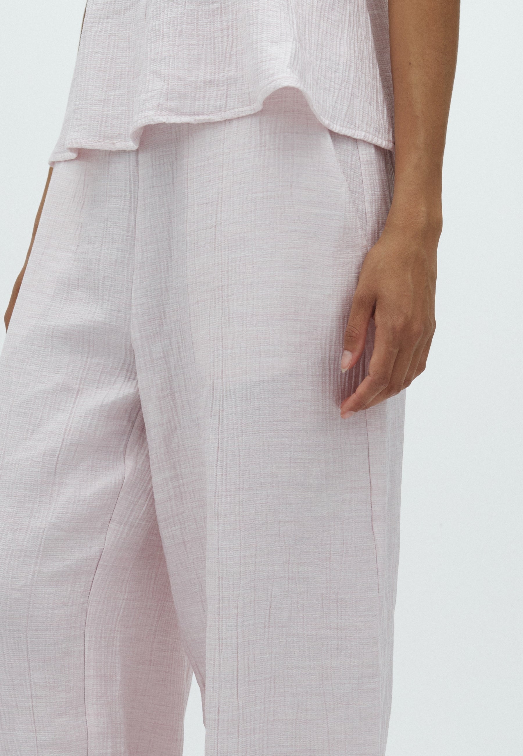 Emryn-M_Light Pink_Model_1