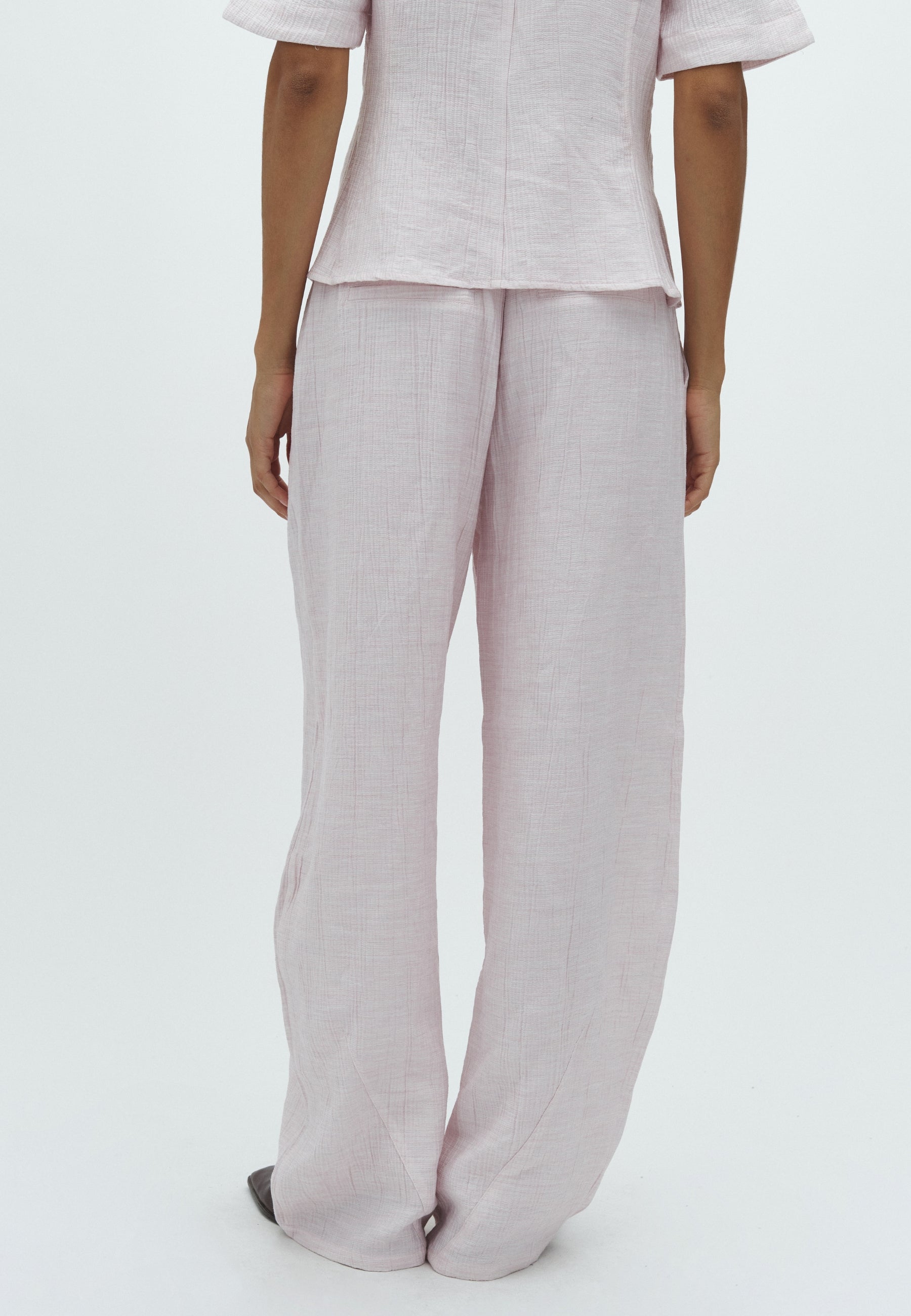 Emryn-M_Light Pink_Model_3
