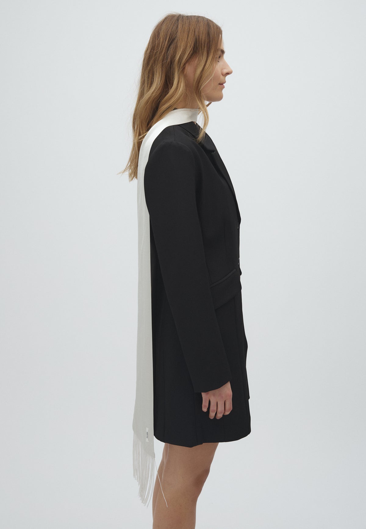 Mavie-M_Black_Model_3
