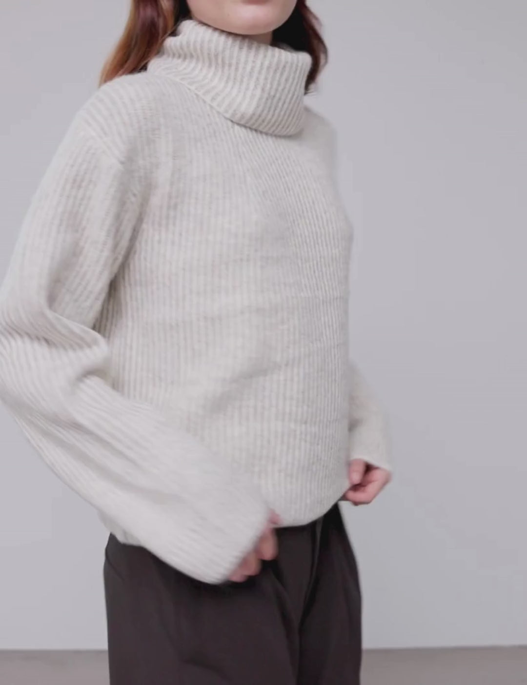 Kemina-M_Light Grey Stripe_Video_