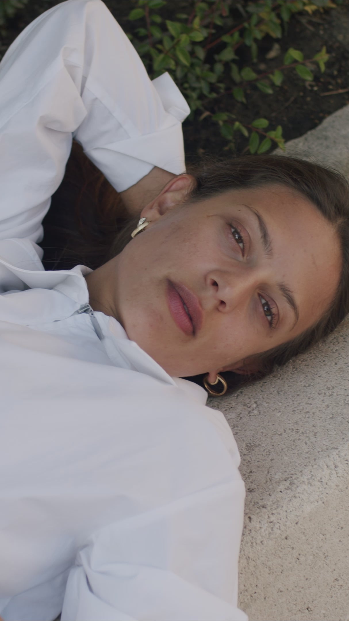 Kiala-M_White_Video_4